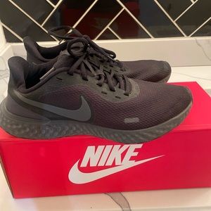 Men’s black Nike Revolution sneakers